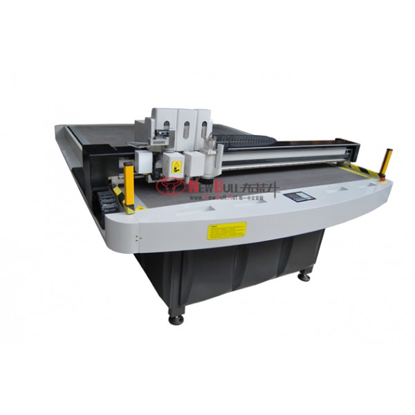 Advertising material cutting machine